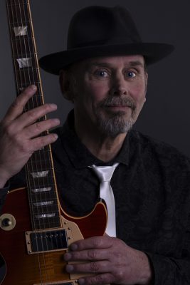 John - gitaar